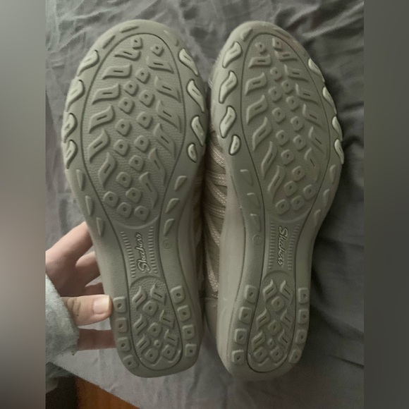 NEW Womens Skechers Sneakers - Sz 7W - Picture 4 of 4